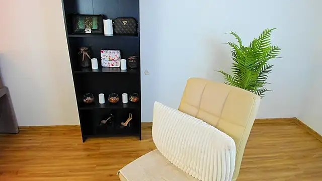 Snapshot of khloe_starrr chatting on August 3, 3:38 pm khloe starrr online show from August 3, 3:38 pm