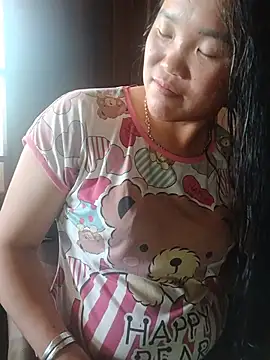 Snapshot of nelina_12345 chatting on June 15, 6:15 am nelina 12345 online show from June 15, 6:15 am