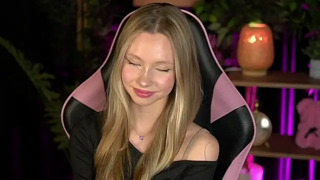 SweetDaisy me online show from February 14, 9:39 am