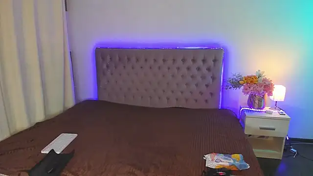 AmandaHoppe online show from April 27, 5:05 am