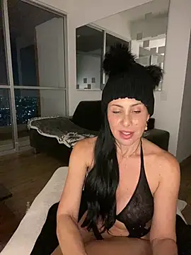 Snapshot of caritoo21 chatting on March 10, 4:06 am caritoo21 online show from March 10, 4:06 am