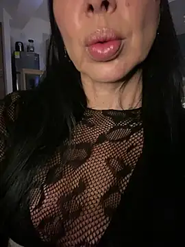 Snapshot of caritoo21 chatting on March 20, 3:11 am caritoo21 online show from March 20, 3:11 am