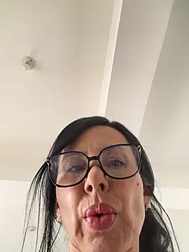 Snapshot of caritoo21 chatting on June 13, 5:22 pm caritoo21 online show from June 13, 5:22 pm