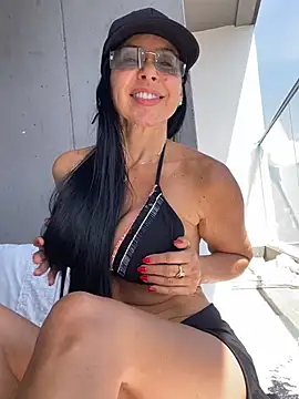 Snapshot of caritoo21 chatting on June 14, 4:09 pm caritoo21 online show from June 14, 4:09 pm