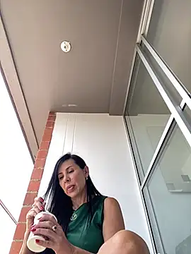 Snapshot of caritoo21 chatting on August 2, 5:11 pm caritoo21 online show from August 2, 5:11 pm