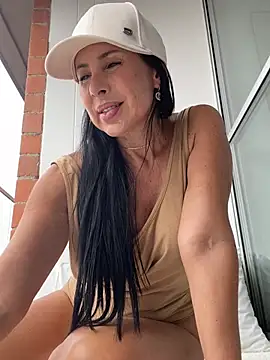 Snapshot of caritoo21 chatting on August 6, 7:49 pm caritoo21 online show from August 6, 7:49 pm