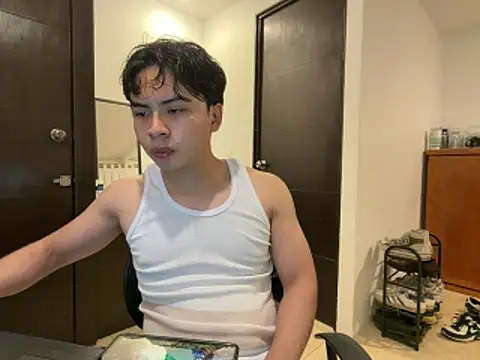 Snapshot of BentoBoxxx chatting on May 7, 1:00 am BentoBoxxx online show from May 7, 1:00 am