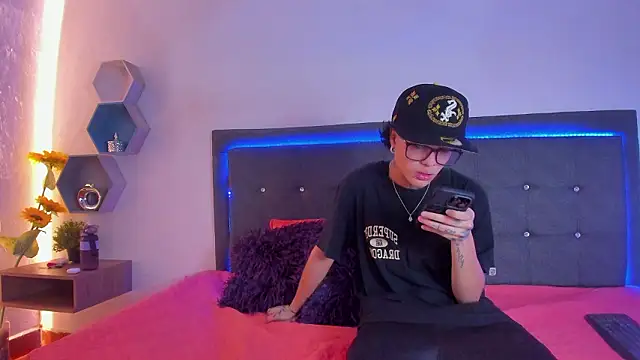 Ale cuzz online show from February 26, 2:27 pm