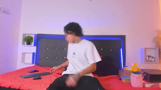 Ale cuzz online show from March 17, 2:53 pm