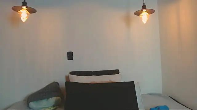 Snapshot of alien_eyes09 chatting on April 11, 2:27 am alien eyes09 online show from April 11, 2:27 am