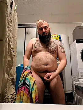 Snapshot of daddyboucher69 chatting on April 4, 8:50 pm daddyboucher69 online show from April 4, 8:50 pm