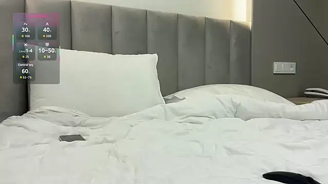 Snapshot of -LunaLove- chatting on March 3, 8:26 pm -LunaLove- online show from March 3, 8:26 pm