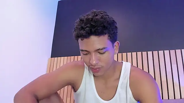 jhoystrong  online show from March 7, 7:44 pm