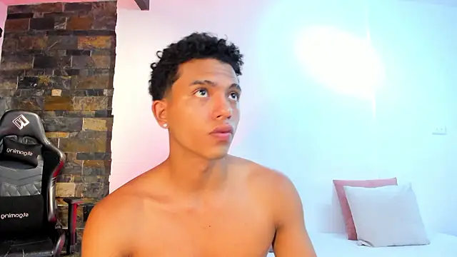 jhoystrong  online show from March 13, 7:31 pm