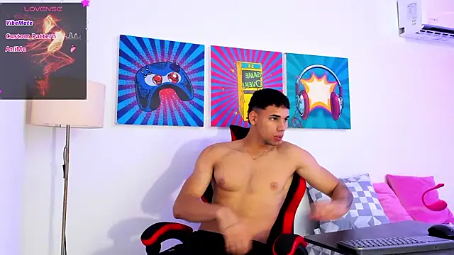 Snapshot of Thomas_walker14 chatting on February 26, 12:37 pm Thomas walker14 online show from February 26, 12:37 pm