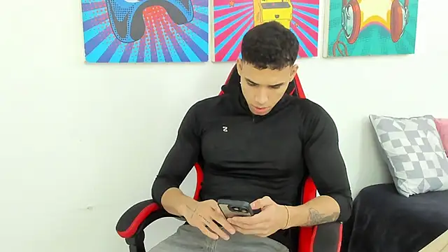Snapshot of Thomas_walker14 chatting on May 11, 4:04 pm Thomas walker14 online show from May 11, 4:04 pm