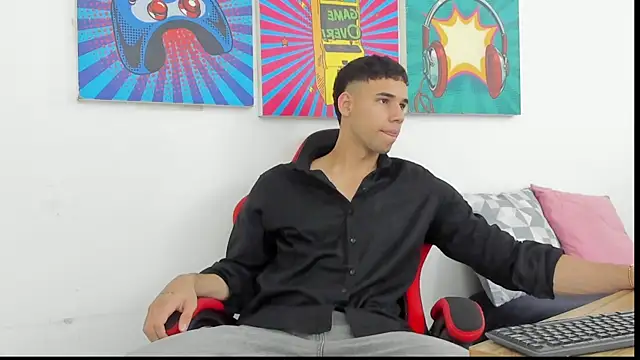 Snapshot of Thomas_walker14 chatting on May 16, 3:11 pm Thomas walker14 online show from May 16, 3:11 pm
