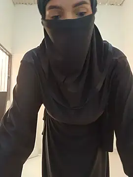 Snapshot of aminaa_ chatting on July 6, 7:49 pm aminaa online show from July 6, 7:49 pm