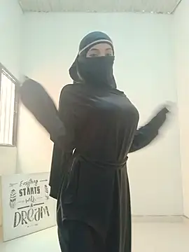 Snapshot of aminaa_ chatting on July 8, 6:01 pm aminaa online show from July 8, 6:01 pm