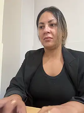 Snapshot of leona-david chatting on April 21, 12:44 pm leona-david online show from April 21, 12:44 pm