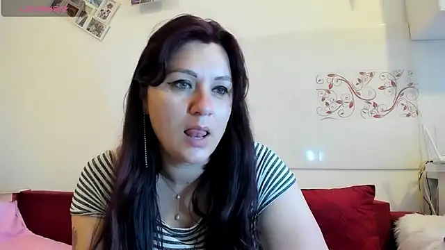 Snapshot of EVELYNA88 chatting on July 24, 10:35 am EVELYNA88 online show from July 24, 10:35 am