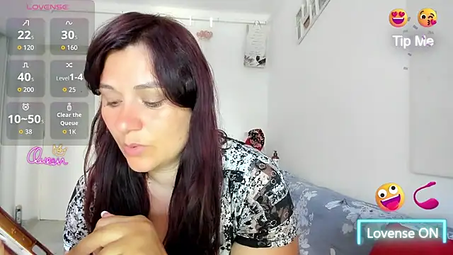 Snapshot of EVELYNA88 chatting on August 7, 1:24 pm EVELYNA88 online show from August 7, 1:24 pm