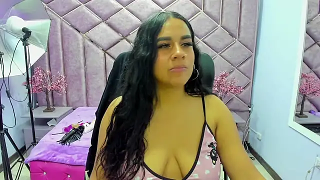 Snapshot of Scarlett_Moom chatting on June 21, 2:25 am Scarlett Moom online show from June 21, 2:25 am