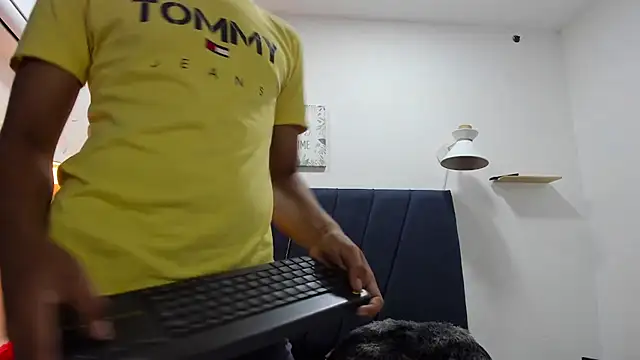 Snapshot of kleiver_cum18 chatting on February 28, 1:45 pm kleiver cum18 online show from February 28, 1:45 pm