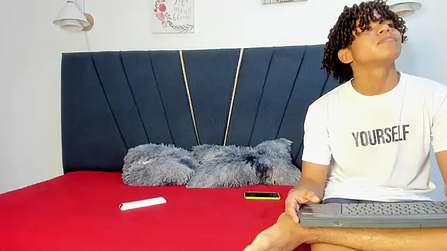 Snapshot of kleiver_cum18 chatting on March 9, 8:24 pm kleiver cum18 online show from March 9, 8:24 pm