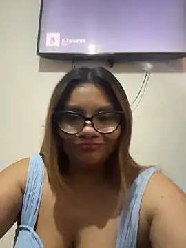 Snapshot of ludmila_x chatting on April 5, 7:27 am ludmila x online show from April 5, 7:27 am