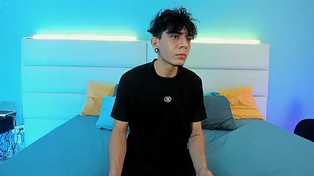 abrilandjulian online show from February 28, 11:33 am