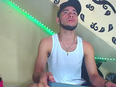 Snapshot of Jhon_malo chatting on March 7, 5:54 pm Jhon malo online show from March 7, 5:54 pm