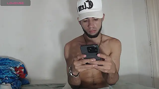 Snapshot of Jhon_malo chatting on August 3, 10:24 pm Jhon malo online show from August 3, 10:24 pm
