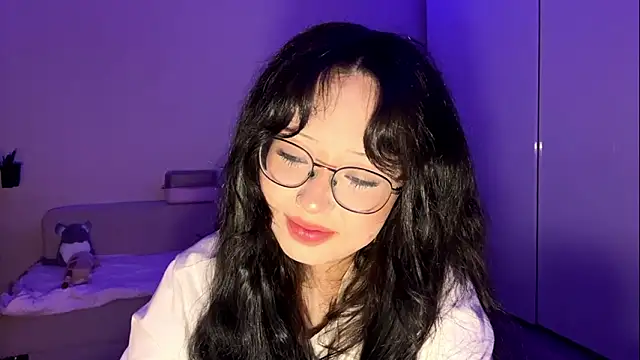 KateGlowee online show from March 5, 2:35 pm