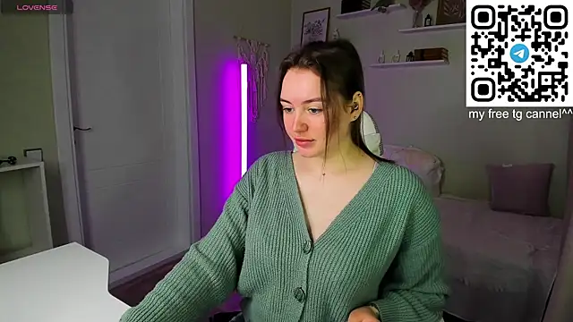 Laura CollinsS online show from May 29, 12:30 am