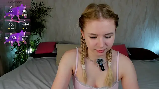 Snapshot of Linda__Bloom chatting on July 2, 12:43 am Linda Bloom online show from July 2, 12:43 am
