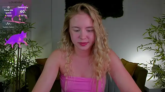 Snapshot of Linda__Bloom chatting on July 26, 12:41 am Linda Bloom online show from July 26, 12:41 am