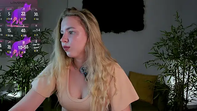 Snapshot of Linda__Bloom chatting on August 2, 12:31 am Linda Bloom online show from August 2, 12:31 am