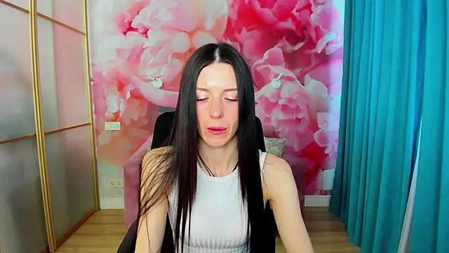 Snapshot of NoirDiva chatting on May 5, 5:48 am NoirDiva online show from May 5, 5:48 am