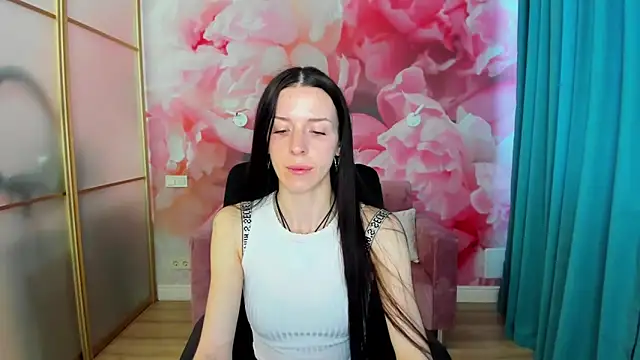 Snapshot of NoirDiva chatting on May 19, 5:58 am NoirDiva online show from May 19, 5:58 am