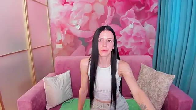 Snapshot of NoirDiva chatting on June 17, 5:54 am NoirDiva online show from June 17, 5:54 am
