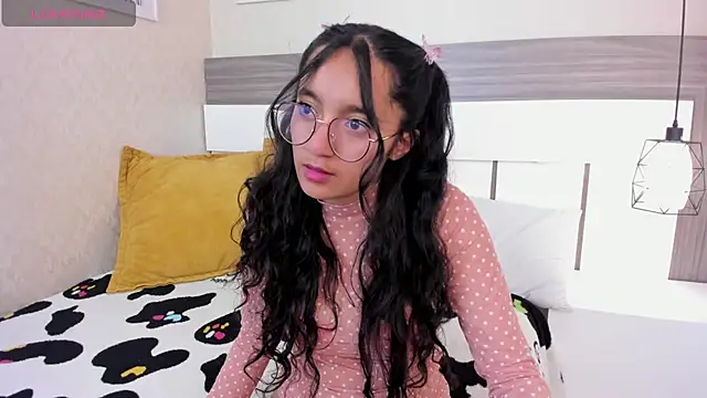 Emilyblussh online show from March 2, 6:04 pm