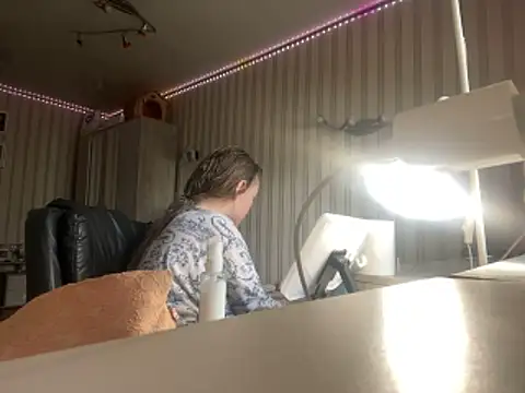 melissashineee online show from March 18, 6:16 am