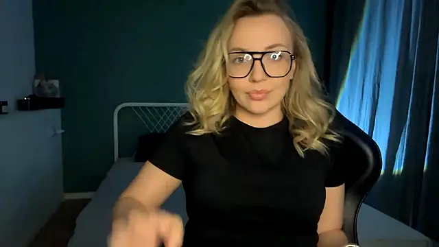 Snapshot of Miabby3 chatting on February 20, 6:41 pm Miabby3 online show from February 20, 6:41 pm