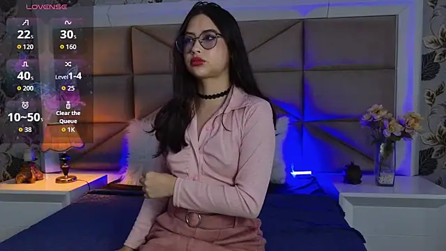 Snapshot of LilyClarck chatting on May 3, 8:04 pm LilyClarck online show from May 3, 8:04 pm