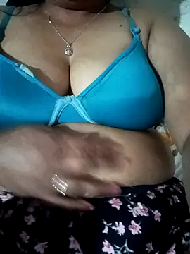 Snapshot of Beautiful_ely chatting on April 11, 8:29 am Beautiful ely online show from April 11, 8:29 am