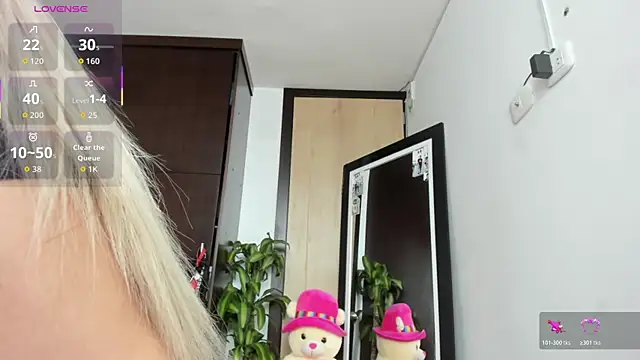 alisoondrean  online show from April 24, 6:54 pm