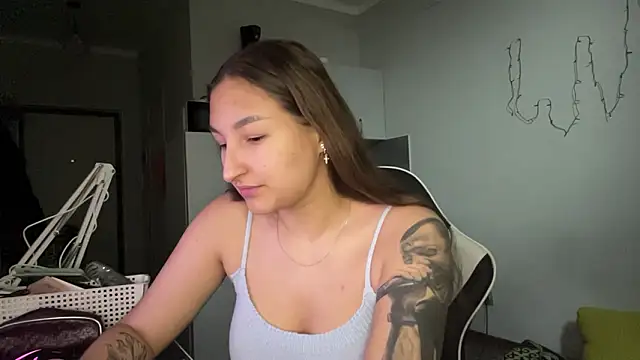 YettaUrive online show from February 28, 3:24 pm