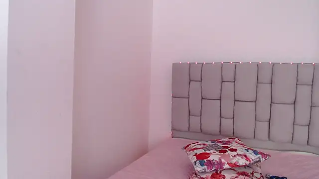 Snapshot of lily_rose1 chatting on June 20, 3:37 pm lily rose1 online show from June 20, 3:37 pm