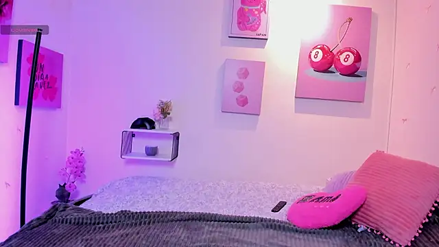 NaeniaDemon  online show from March 17, 3:33 am